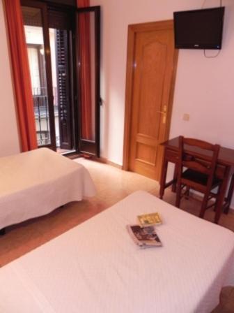 Hostal Ivor Мадрид Экстерьер фото
